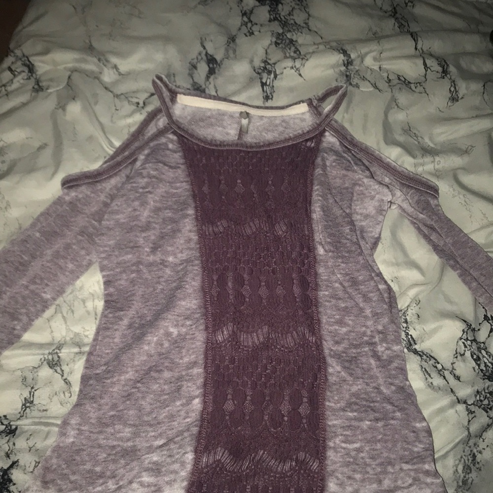 Long sleeve holes in the shoulders shirt